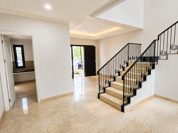 Dijual Rumah Sutera Winona Alam Sutera 3 Lantai Brand New