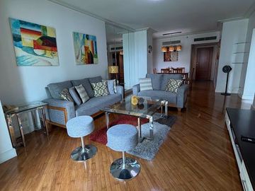 1 Bedroom in Amorsolo East For Lease