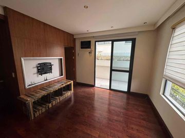 For Lease : 4 Bedroom 4BR House and Lot in Mckinley, Taguig City
