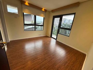 For Lease : 4 Bedroom 4BR House and Lot in Mckinley, Taguig City
