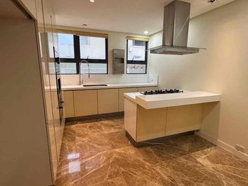 For Lease : 4 Bedroom 4BR House and Lot in Mckinley, Taguig City