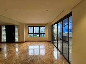 For Lease : 4 Bedroom 4BR House and Lot in Mckinley, Taguig City