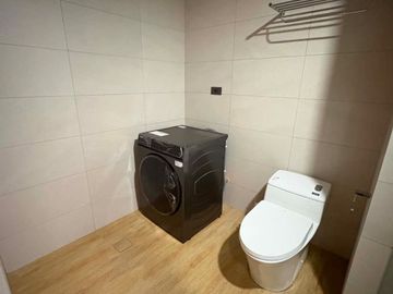 For Rent:1BR The Seasons Natsu Tower BGC for 100k per mos!