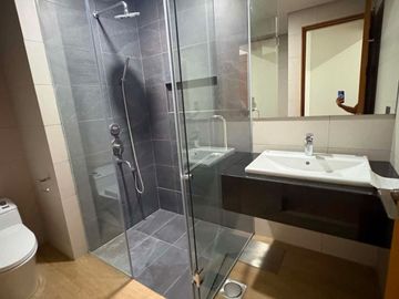 For Rent:1BR The Seasons Natsu Tower BGC for 100k per mos!