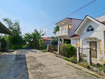 Rumah Hook 2 Lantai dengan 5 Kamar Tidur di Tiban