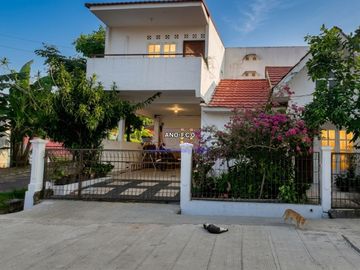 Rumah Hook 2 Lantai dengan 5 Kamar Tidur di Tiban