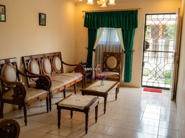 Rumah Hook 2 Lantai dengan 5 Kamar Tidur di Tiban