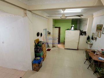 Rumah Hook 2 Lantai dengan 5 Kamar Tidur di Tiban