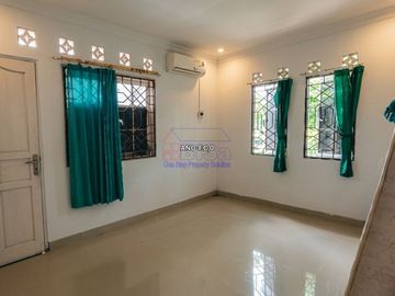 Rumah Hook 2 Lantai dengan 5 Kamar Tidur di Tiban
