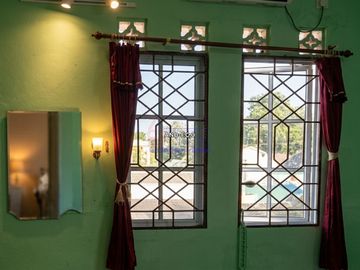 Rumah Hook 2 Lantai dengan 5 Kamar Tidur di Tiban