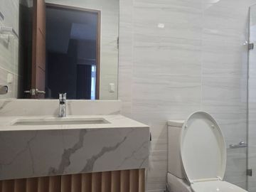 For Rent: 1BR w/ Parking in Verve Res. for 75k per mos!