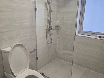 For Rent: 1BR w/ Parking in Verve Res. for 75k per mos!