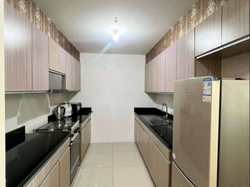 For Rent: 2BR w/ Parking in Two Serendra for 110k per mos!