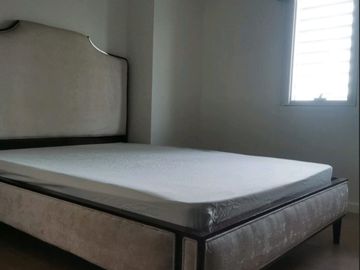 For Rent: 2BR w/ Parking in Two Serendra for 110k per mos!