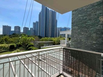For Rent: 2BR w/ Parking in Two Serendra for 110k per mos!
