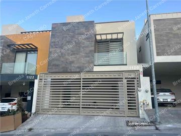 Casa de 150 m² con 4 Recámaras en Renta en Cumbres Platinum