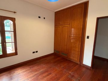 ALQUILO IMPONENTE CASA 3 DORM. 3 BAÑOS. PATIO. PILETA. QUINCHO. COCHERA DOBLE – MENDIOLAZA, BARRIO VALLE DEL SOL