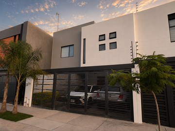 CASA EN VENTA EN VILLA MAGNA