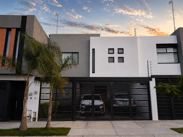 CASA EN VENTA EN VILLA MAGNA