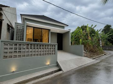 Rumah Minimalis Limasan Modern dekat Pasar Cebongan