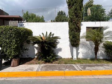 Renta de propiedad equipada en el Yerbaniz Santiago N.L