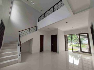 Disewakan Cepat Rumah Modern Spek Premium di Cluster Newton Gading Serpong