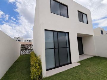 En RENTA casa  en Zibatá en condominio Azhäla 224 Cerca del parque Nandu y áreas comerciales.