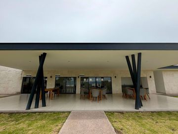 En RENTA casa  en Zibatá en condominio Azhäla 224 Cerca del parque Nandu y áreas comerciales.
