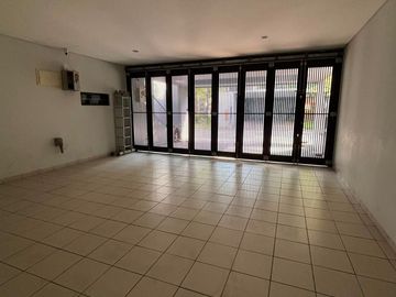 Sewa Rumah Siap Huni di Lebak Bulus, Jakarta Selatan - 4+1 Kamar Tidur & Semi Furnished