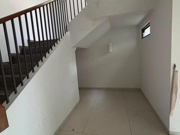 Sewa Rumah Siap Huni di Lebak Bulus, Jakarta Selatan - 4+1 Kamar Tidur & Semi Furnished