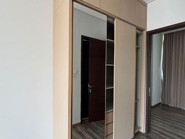 Sewa Rumah Siap Huni di Lebak Bulus, Jakarta Selatan - 4+1 Kamar Tidur & Semi Furnished