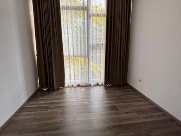 Sewa Rumah Siap Huni di Lebak Bulus, Jakarta Selatan - 4+1 Kamar Tidur & Semi Furnished