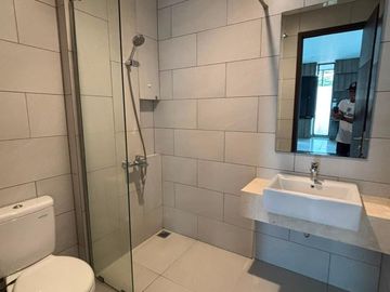 Sewa Rumah Siap Huni di Lebak Bulus, Jakarta Selatan - 4+1 Kamar Tidur & Semi Furnished