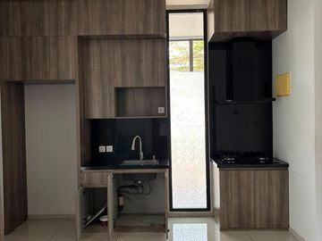Sewa Rumah Siap Huni di Lebak Bulus, Jakarta Selatan - 4+1 Kamar Tidur & Semi Furnished