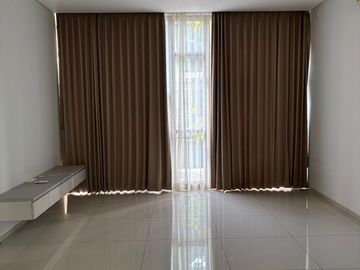 Sewa Rumah Siap Huni di Lebak Bulus, Jakarta Selatan - 4+1 Kamar Tidur & Semi Furnished