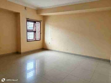 DIJUAL RUMAH DENGAN LUAS TANAH 165 m2 RUMAH SANGAT TERAWAT DAN RAPI TINGGAL NEMPATI LANGSUNG GAK PAKE PR