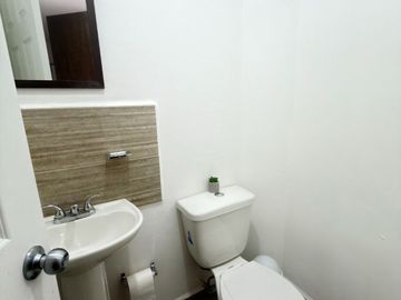 Casa nueva amueblada en renta en Viñedos 2, León
