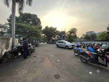 Disewakan Ruko 3.5 lt Raya Pasar Minggu Carport 4 Mobil
