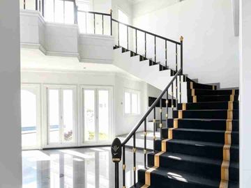 DIJUAL RUMAH MEWAH 2 LT DI PURI CINERE

Depok, Jawa Barat