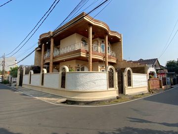 RUMAH HOOK BAGUS DALAM KOMPLEK STRATEGIS di BUARAN JAKARTA TIMUR