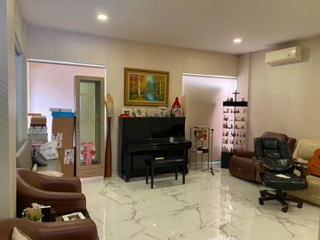 Dijual Rumah Duri Kepa Jl Mangga 3 Lantai + Rooftop Hadap Selatan