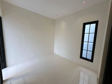 Di jual rumah 2 lantai minimalis modern lokasi lowokwaru kota malang