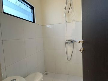 Di jual rumah 2 lantai minimalis modern lokasi lowokwaru kota malang