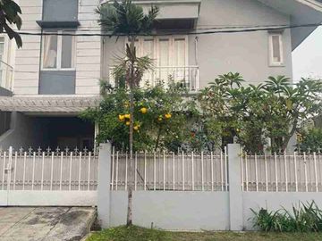 Rumah murah siap huni dalam kompleks elite Mega Cinere, Depok