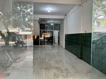 Dijual Ruko Duri Kosambi, 3,5 Lantai, LT 85 m², LB 300 m², SHM, Depan Jalan Raya, Rp 2,5 M Nett