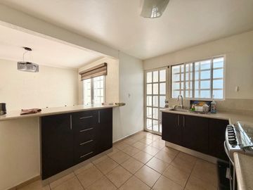 venta de casa en privada Santa Bárbara- cerca de Walmart San Remo pozos Slp