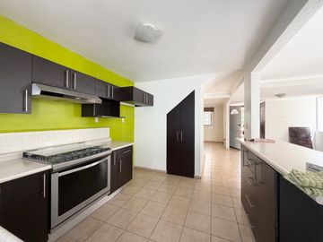 venta de casa en privada Santa Bárbara- cerca de Walmart San Remo pozos Slp