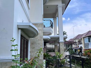 Rumah Mewah & Elegan 5 Kamar di Atas Tanah 403 M² - Lingkungan Premium