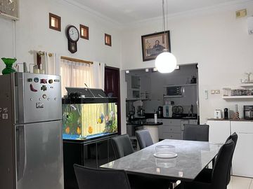 Rumah Mewah & Elegan 5 Kamar di Atas Tanah 403 M² - Lingkungan Premium