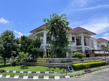 Rumah Mewah & Elegan 5 Kamar di Atas Tanah 403 M² - Lingkungan Premium
